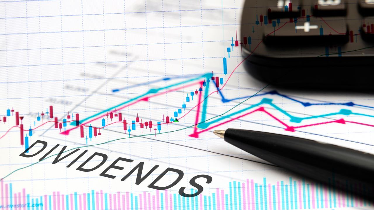 Shareholder returns (dividend policy and special offers)